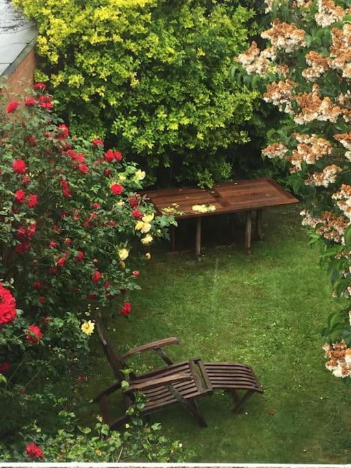 Wohnliches , Behagliches Zimmer Mit Balkon Und Wifi メンヒェングラートバッハ エクステリア 写真