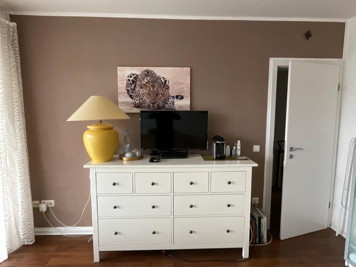 Wohnliches , Behagliches Zimmer Mit Balkon Und Wifi メンヒェングラートバッハ エクステリア 写真